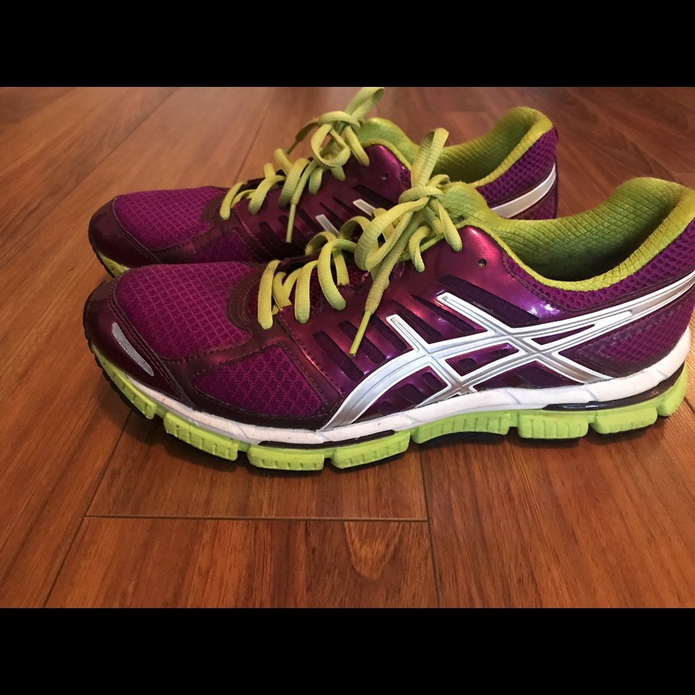 ASIC tennis shoes